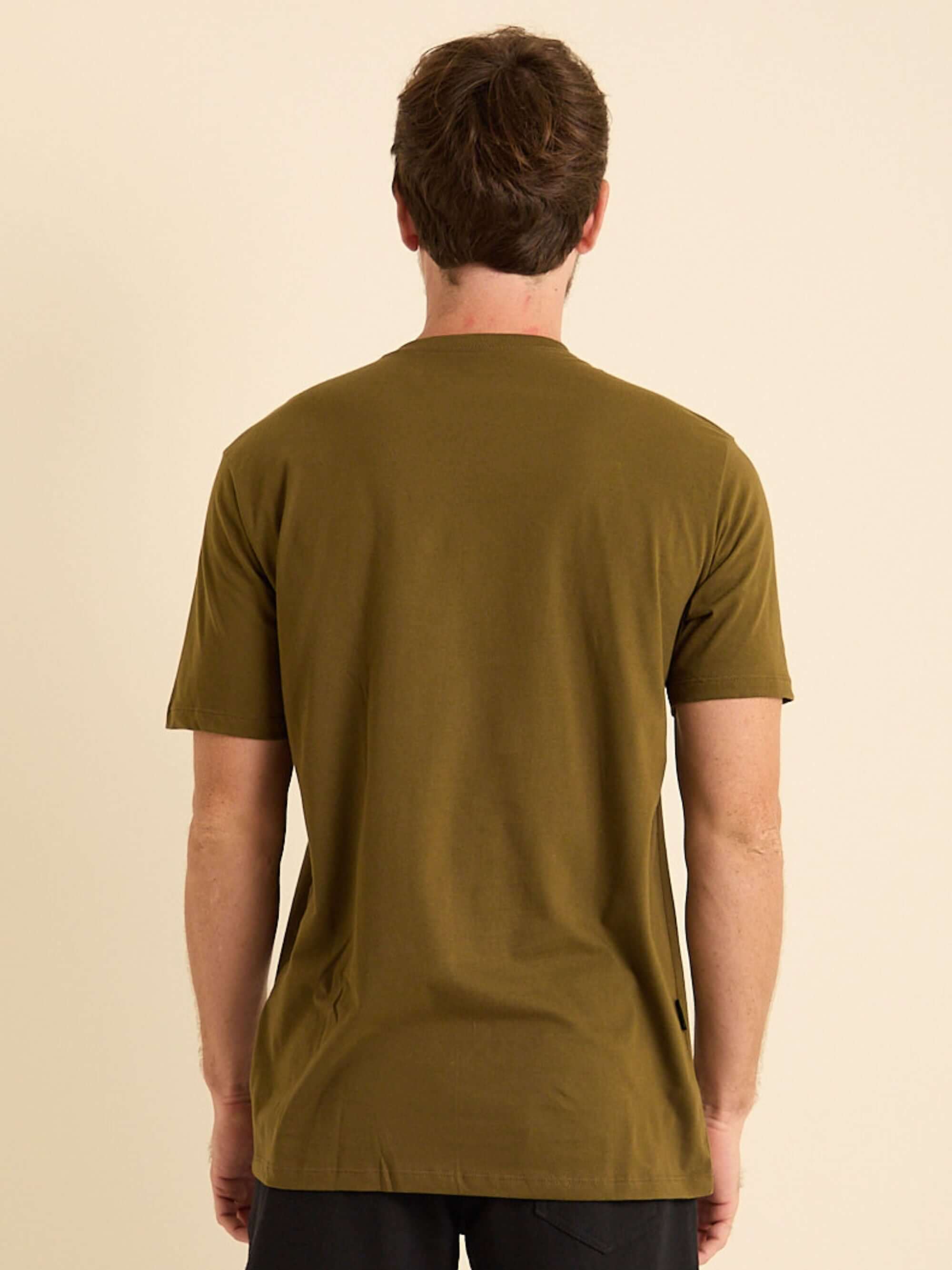 Camiseta Nature Verde Escuro da Greenish, modelagem clássica em algodão, ideal para looks streetwear.