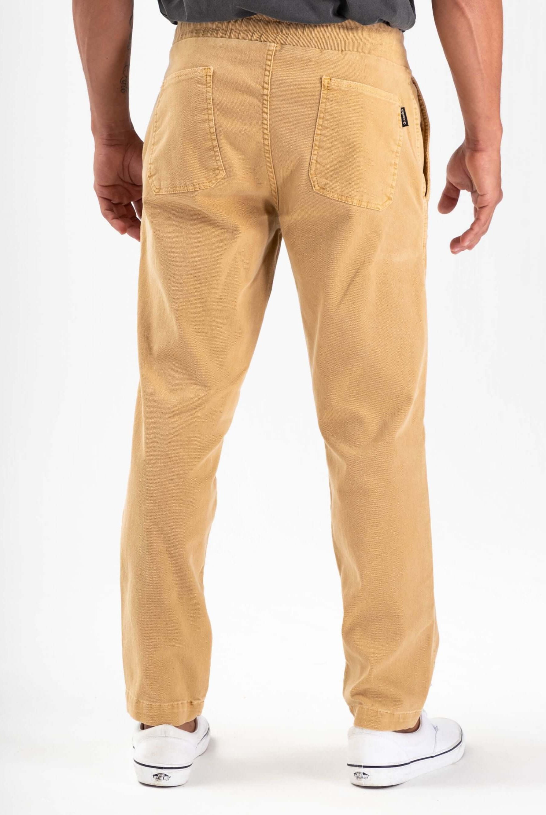 Calça Jogger Cargo Tinturada amarela da Greenish, com cós elástico e 4 bolsos para conforto e estilo.