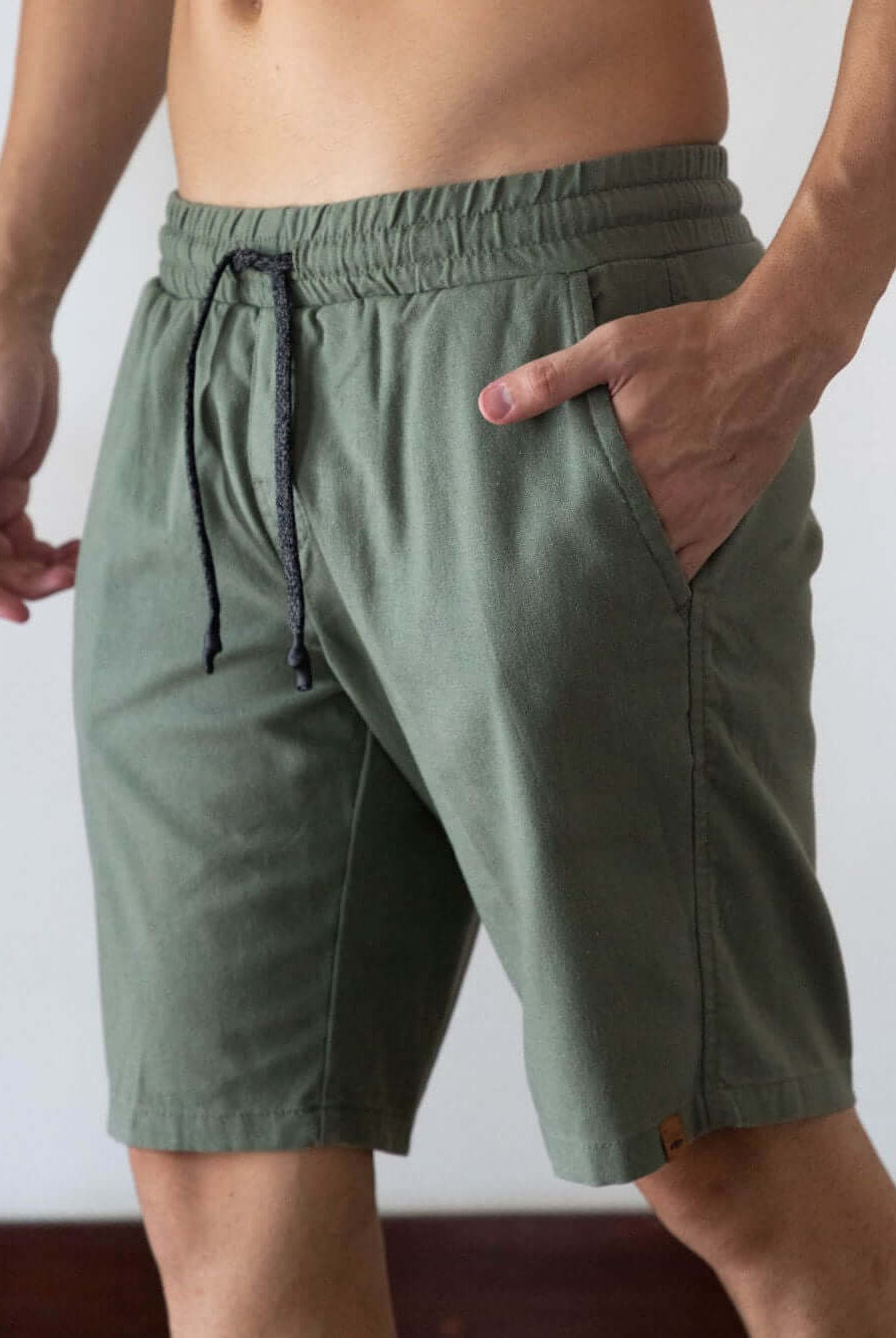 Bermuda Relax Blend Verde da Greenish, conforto e estilo para dias quentes.