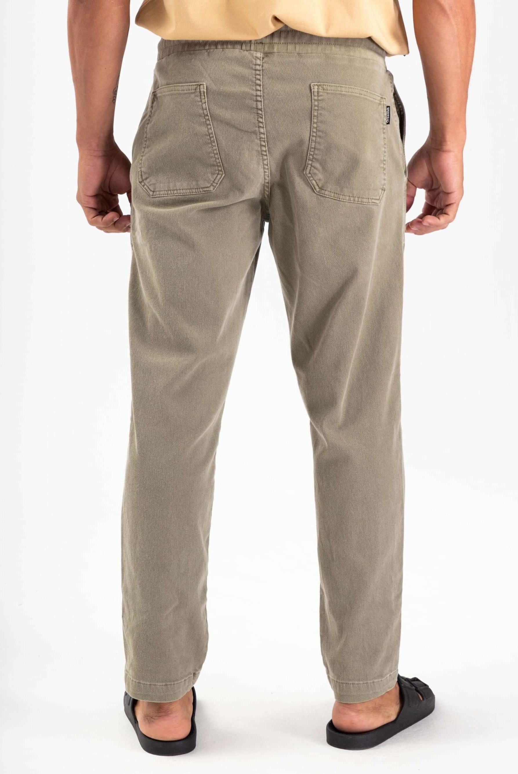 Calça Rio Stone Verde da Greenish, jogger cargo com bolso traseiro e modelagem casual.