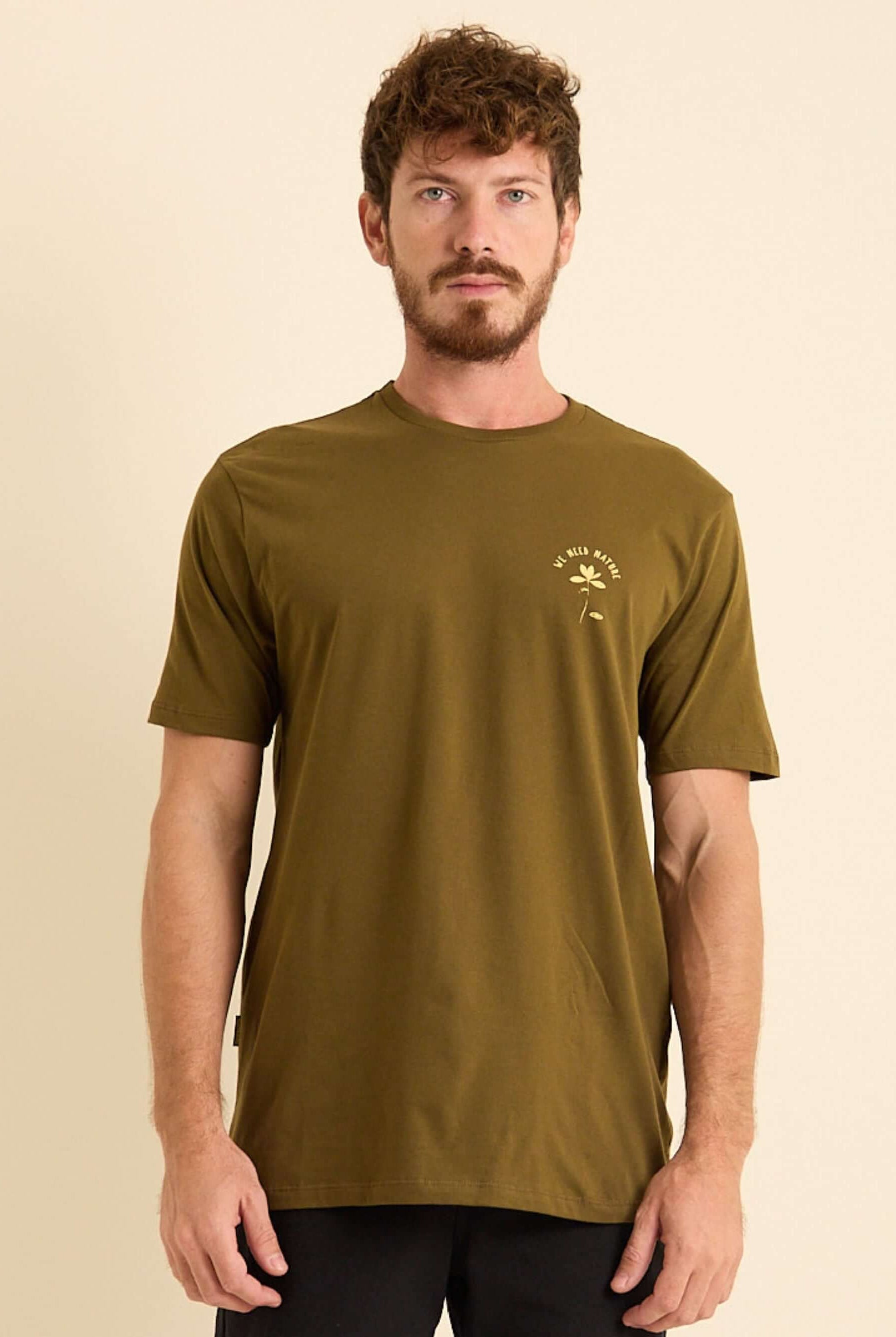 Camiseta Nature Verde Escuro da Greenish, modelagem clássica em 100% algodão, leve e confortável.