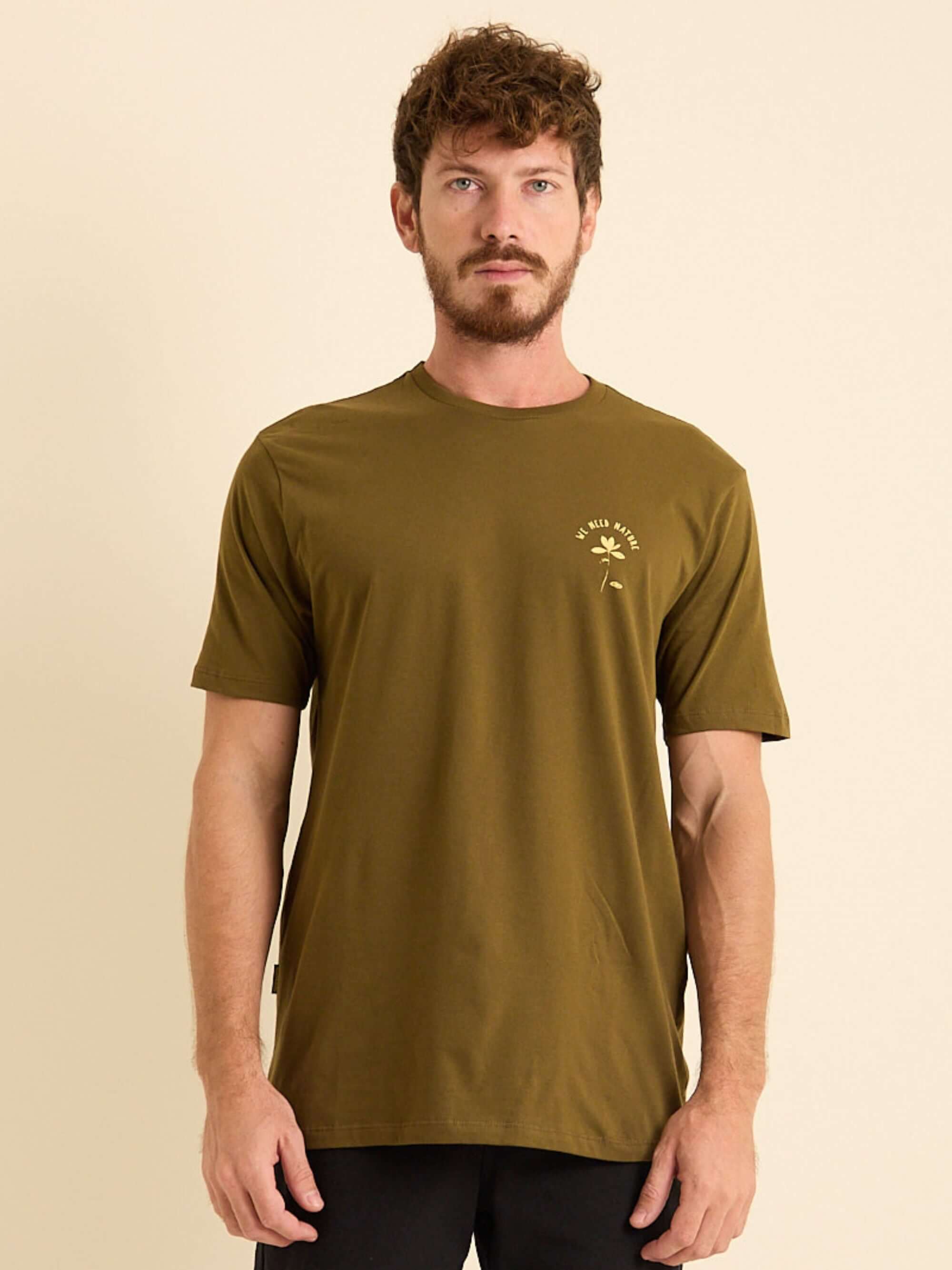 Camiseta Nature Verde Escuro da Greenish, modelagem clássica em 100% algodão, leve e confortável.
