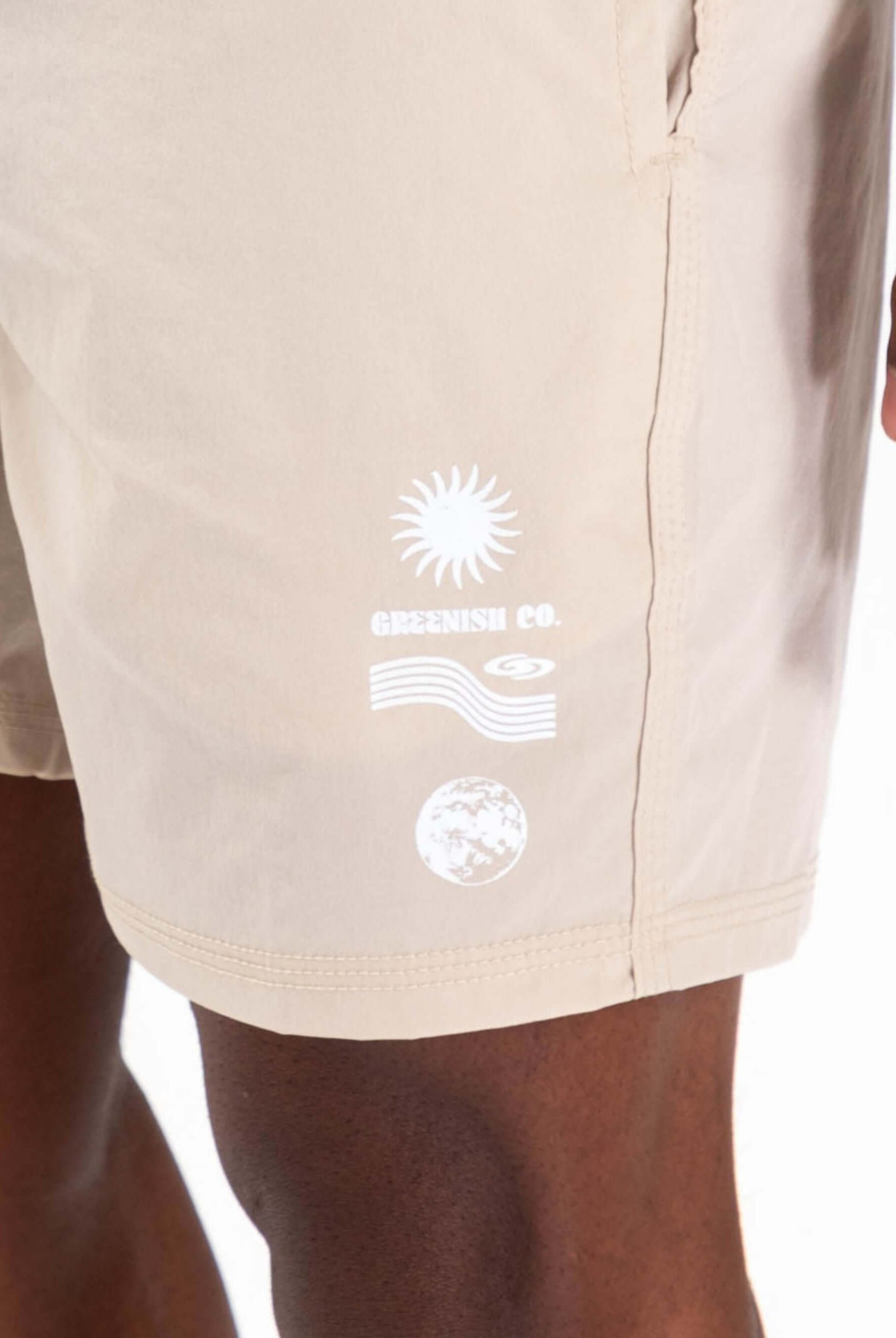 Calça boardwalk vintage Light Areia da Greenish, com logo e design casual, ideal para conforto e frescor.