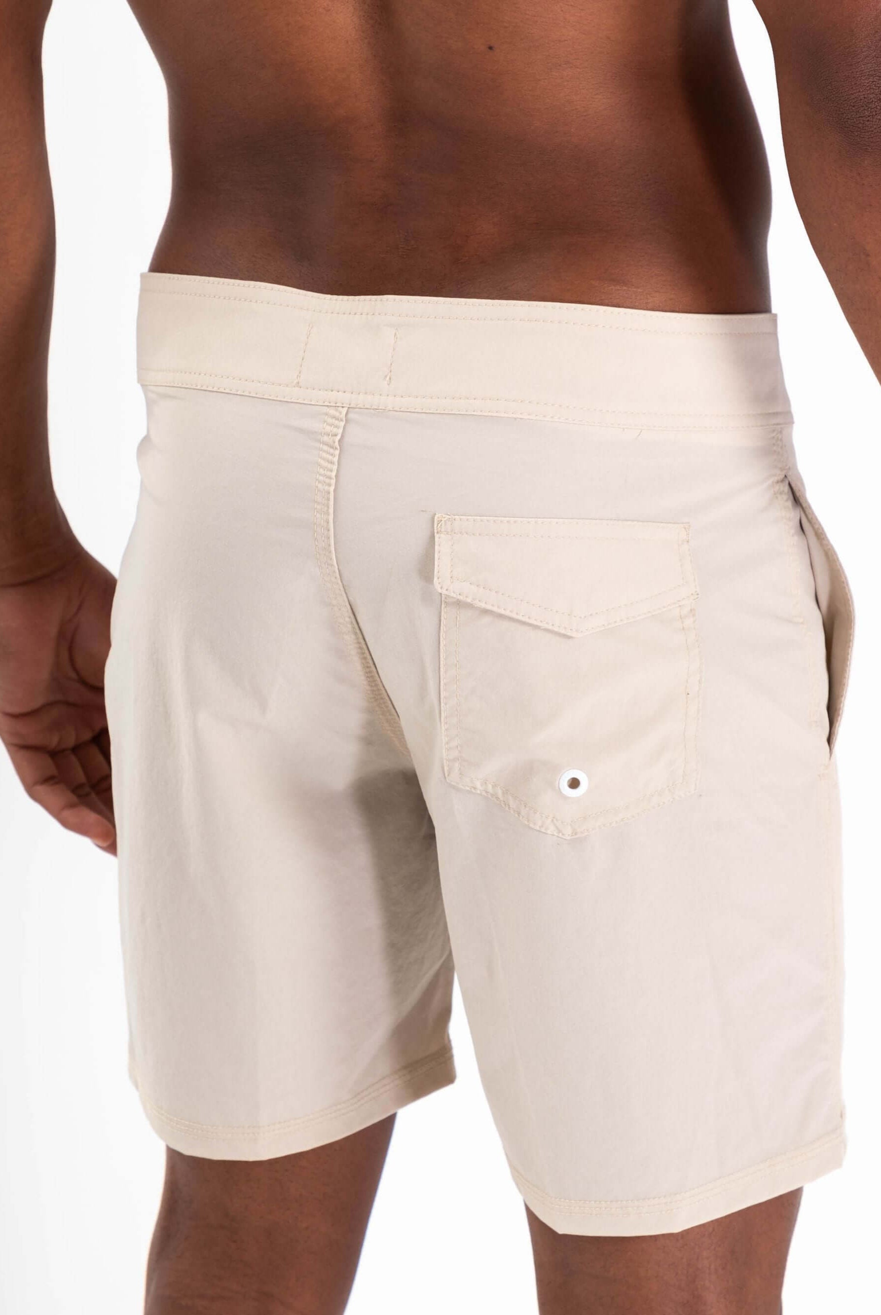 Shorts Boardwalk Vintage Light da Greenish, com bolso traseiro e cós anatômico, ideal para o dia a dia.