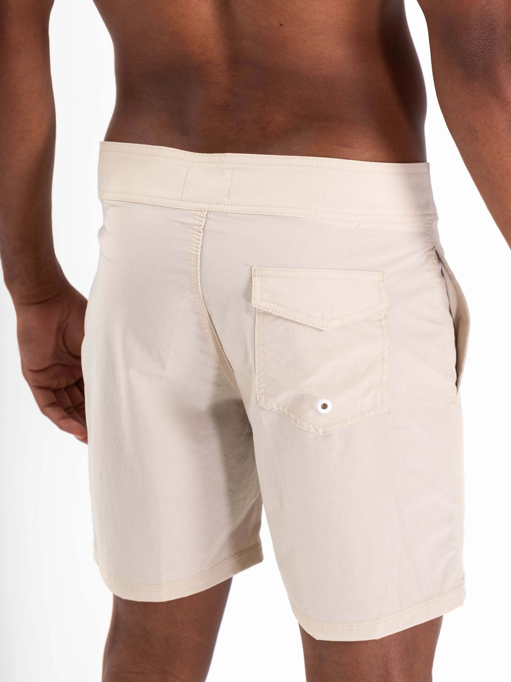 Shorts Boardwalk Vintage Light da Greenish, com bolso traseiro e cós anatômico, ideal para o dia a dia.