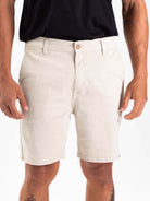 Bermuda Sarja Chino Natural da marca Greenish, confortável e estilosa, ideal para o verão.