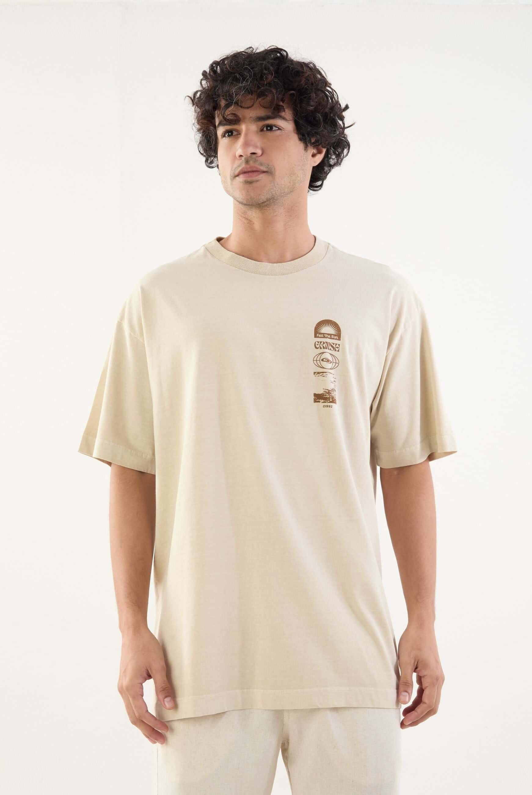 Camiseta oversized beige Feel the Sun da Greenish, com estampa original e modelagem soltinha para estilo despojado.