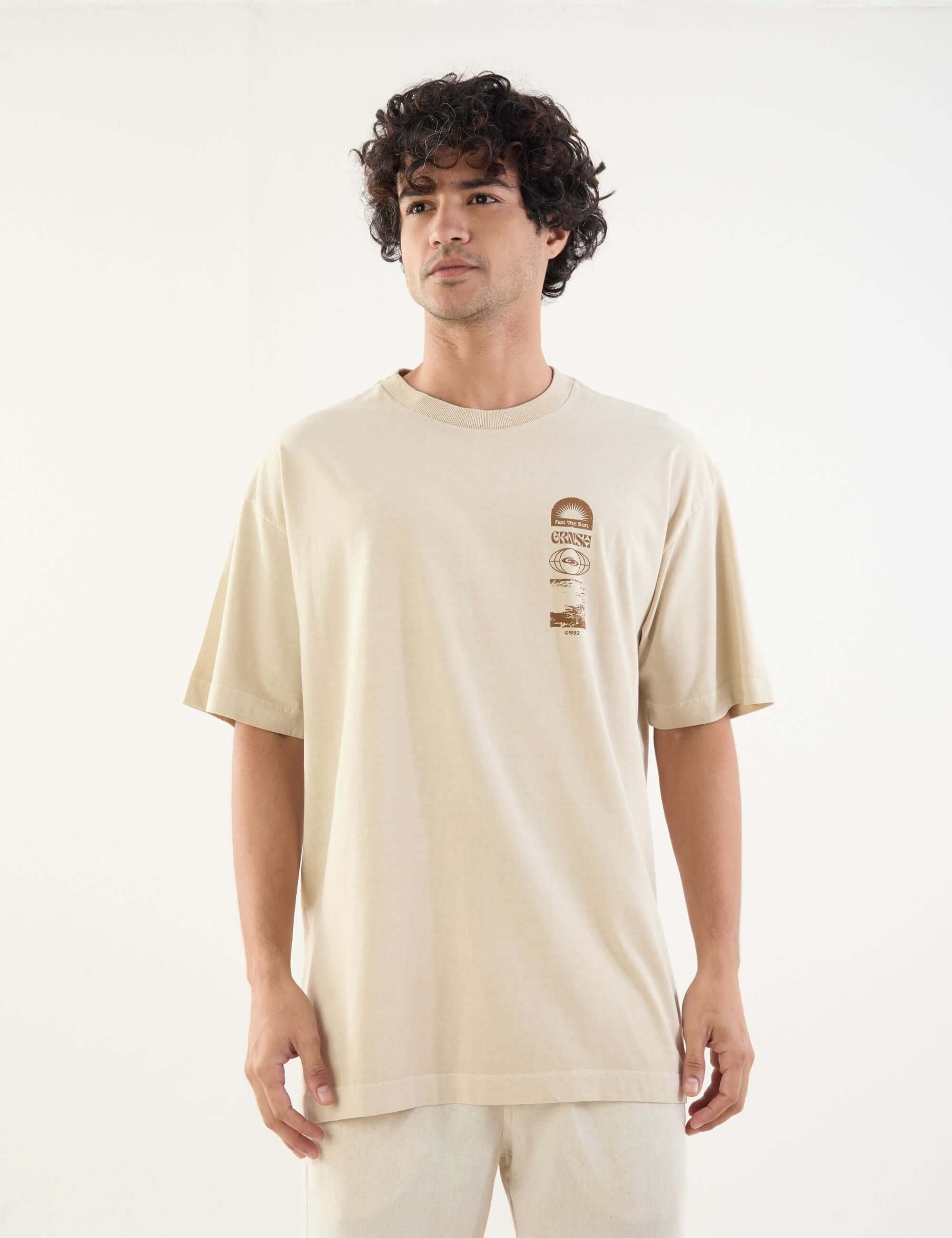 Camiseta oversized beige Feel the Sun da Greenish, com estampa original e modelagem soltinha para estilo despojado.