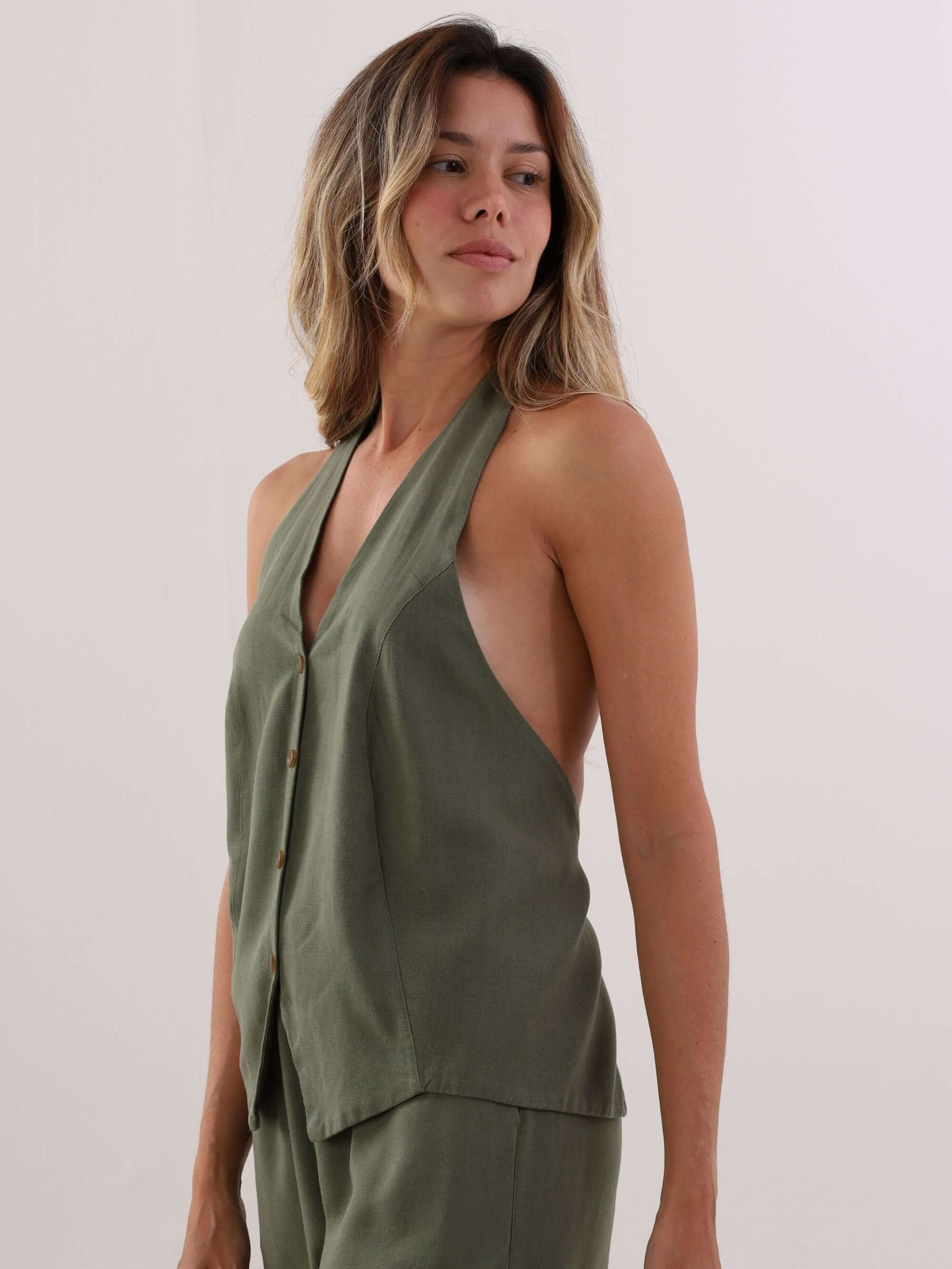 Blusa Colete Fani verde escuro da Greenish, estilo moderno e elegante, ideal para o verão