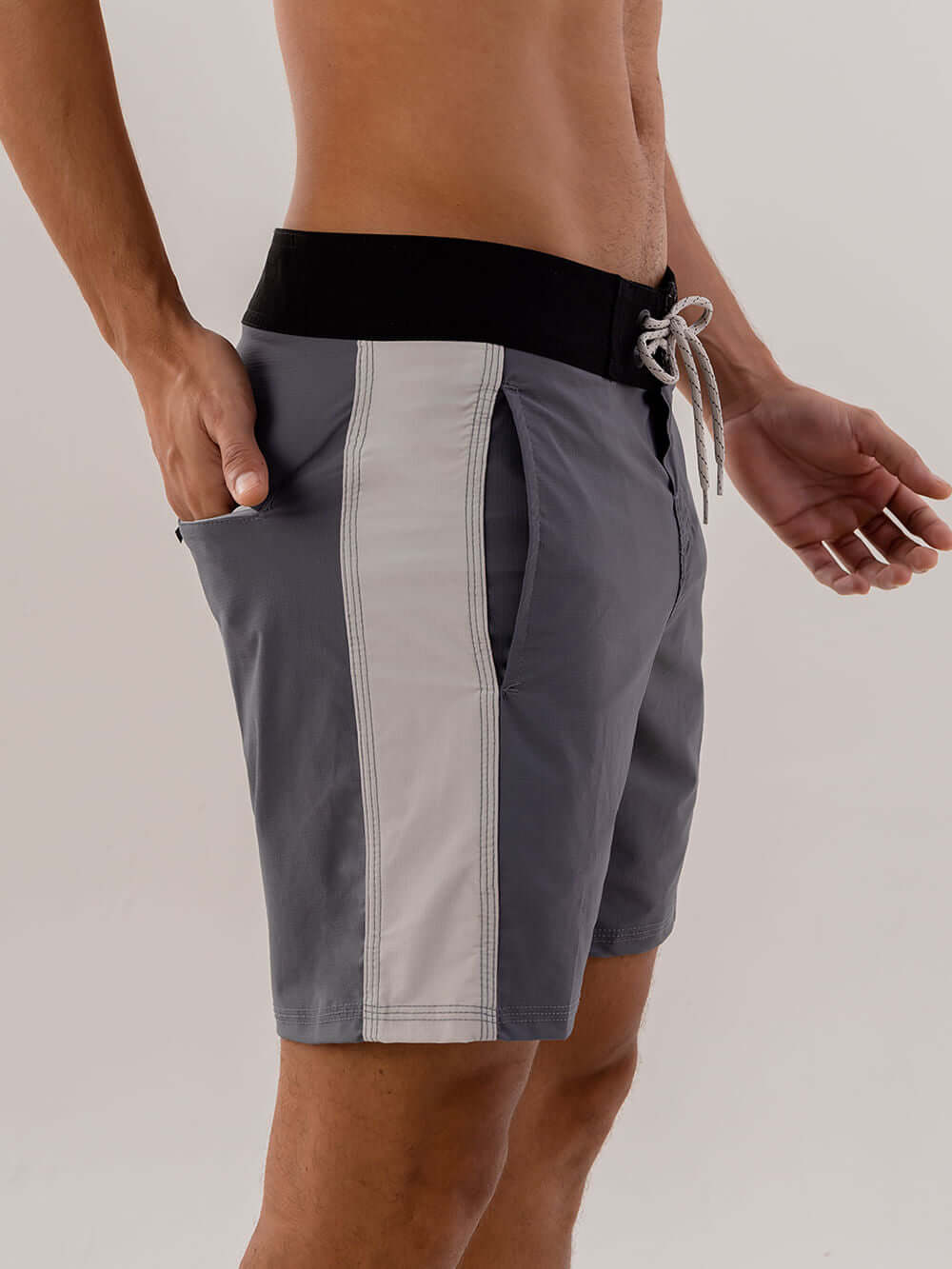 Calção Boardwalk Classic Trunk - Chumbo da Greenish, com design vintage e bolsos práticos.