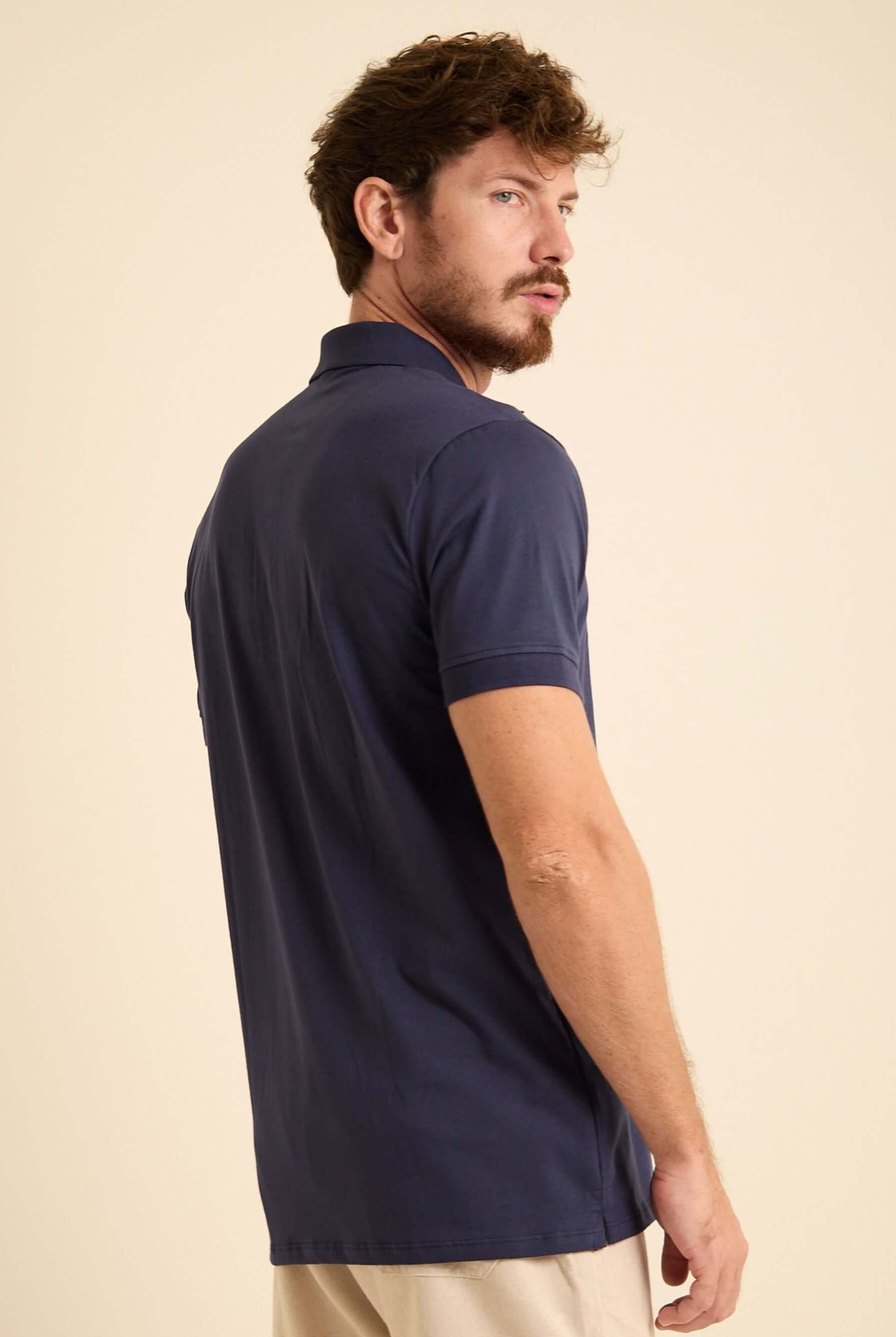 CAMISA POLO RETILINEA AZUL MARINHO da Greenish, com gola clássica e três botões, ideal para looks casuais.