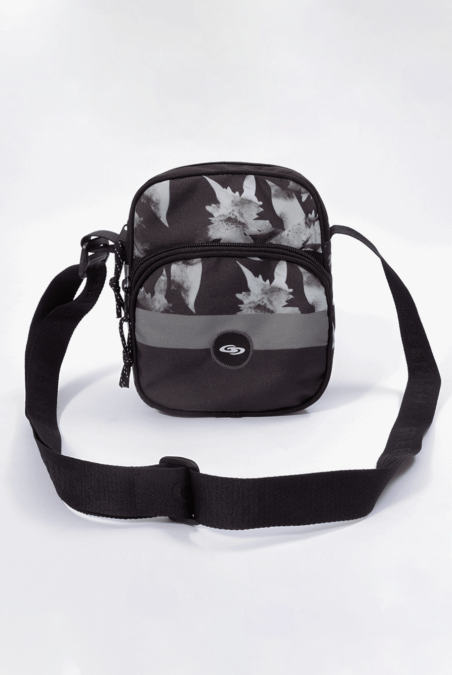 Stylish BAG METAFLOWERS - PRETO by Greenish, featuring a unique floral design in black and white, perfect for any casual outing.