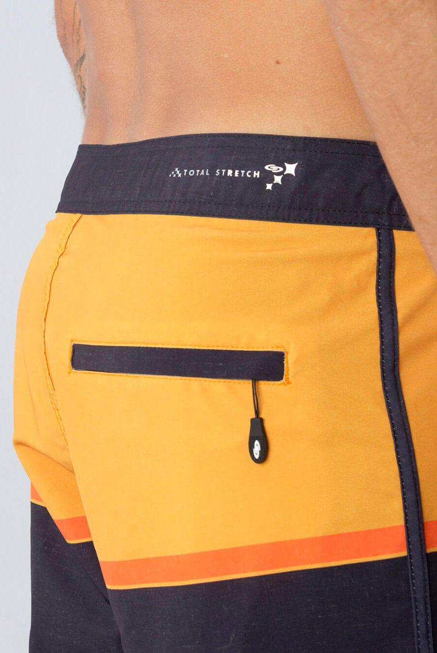 Boardshort Adventures Amarelo by Greenish showcasing comfortable design and convenient back pocket.