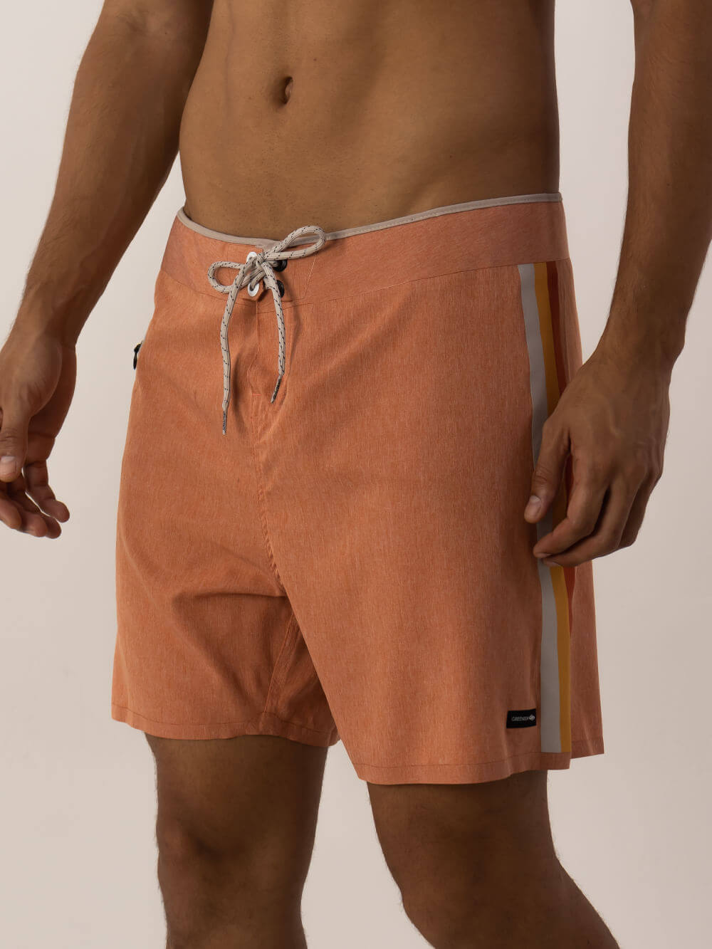 Shorts boardshort Glued Etnic Laranja da Greenish, confortável, leve e ideal para dias quentes.
