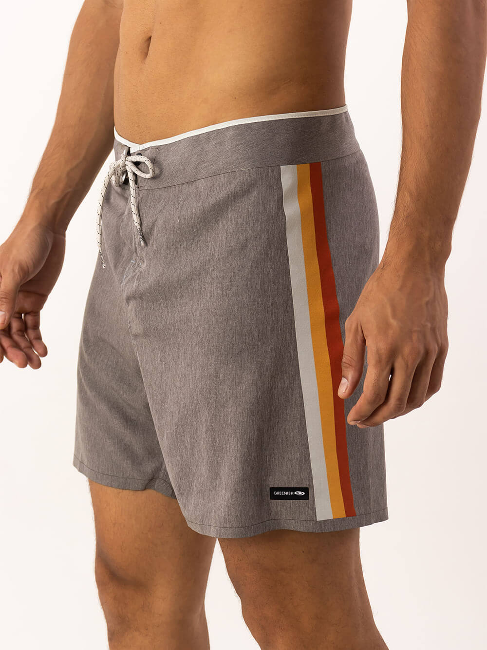 Shorts boardshort Glued Etnic Grafite da Greenish, com estampa moderna e tecido leve, ideal para dias quentes.