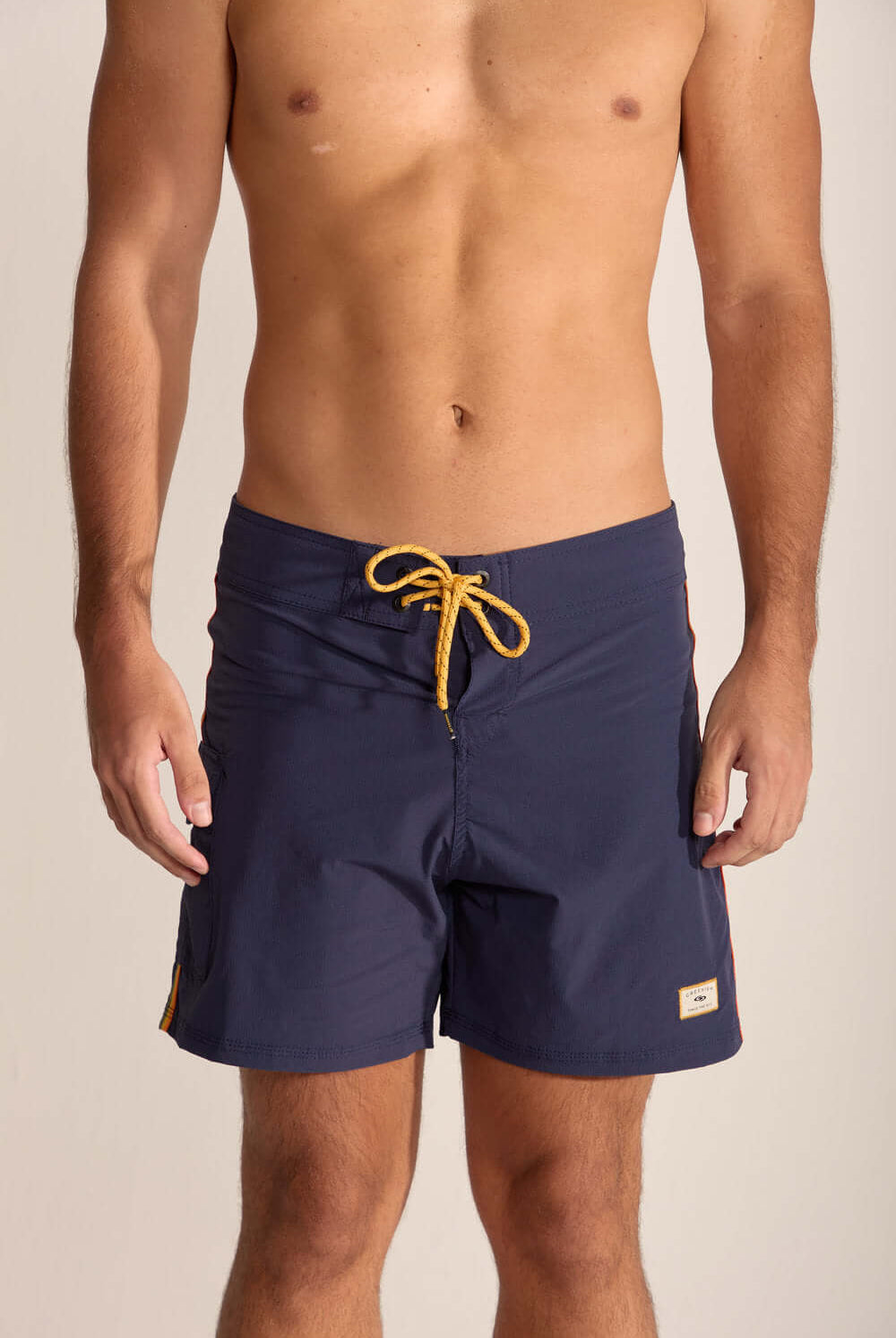 Boardshort azul marinho da Greenish, leve e anatômico, ideal para atividades ao ar livre e mergulhos.