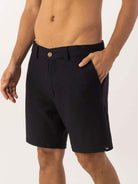 Bermuda Aspen preta da Greenish, estilo vintage com bolsos práticos e acabamento resistente.