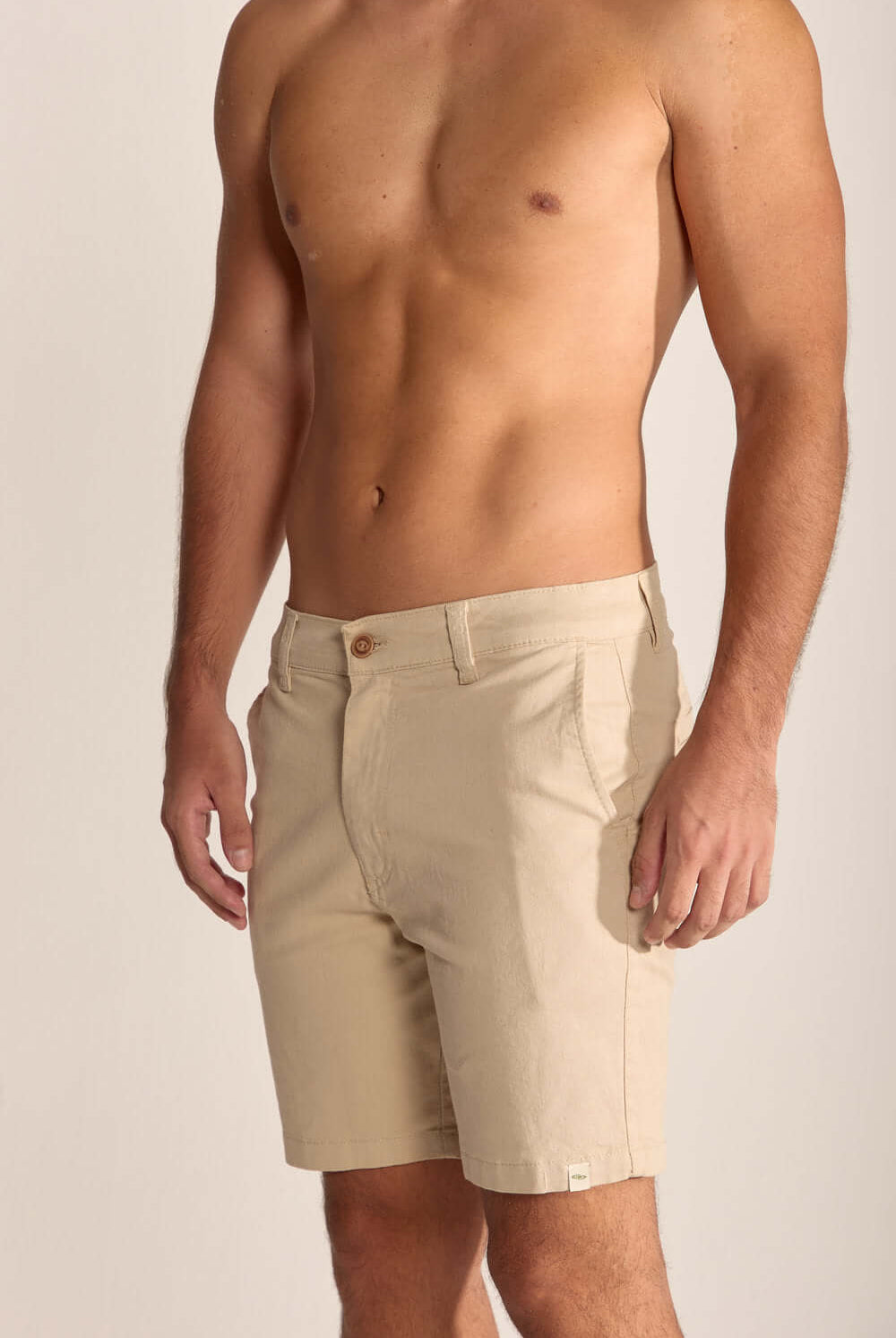 Bermuda Sarja Chino Areia da Greenish, estilo urbano e confortável, ideal para lazer e atividades ao ar livre.