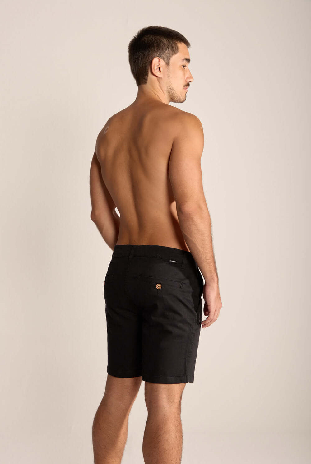Bermuda Urban Preto da Greenish, estilo vintage e confortável para todas as ocasiões.