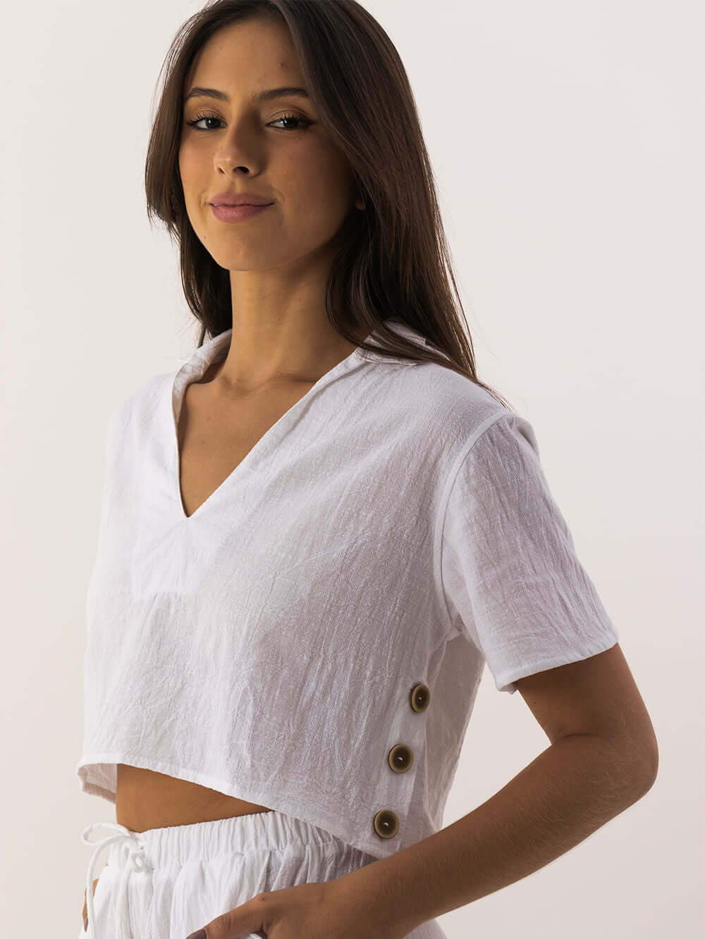 Blusa ISA - Branca da Greenish, estilosa e confortável, perfeita para looks casuais.