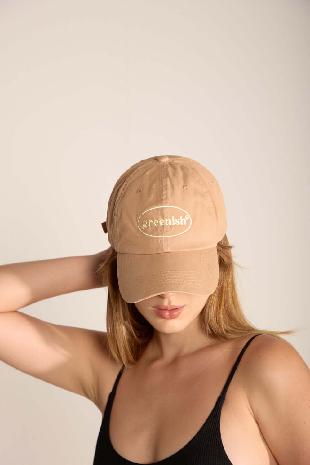 Boné caqui Greenish com bordado exclusivo, ideal para estilo e conforto ao ar livre.