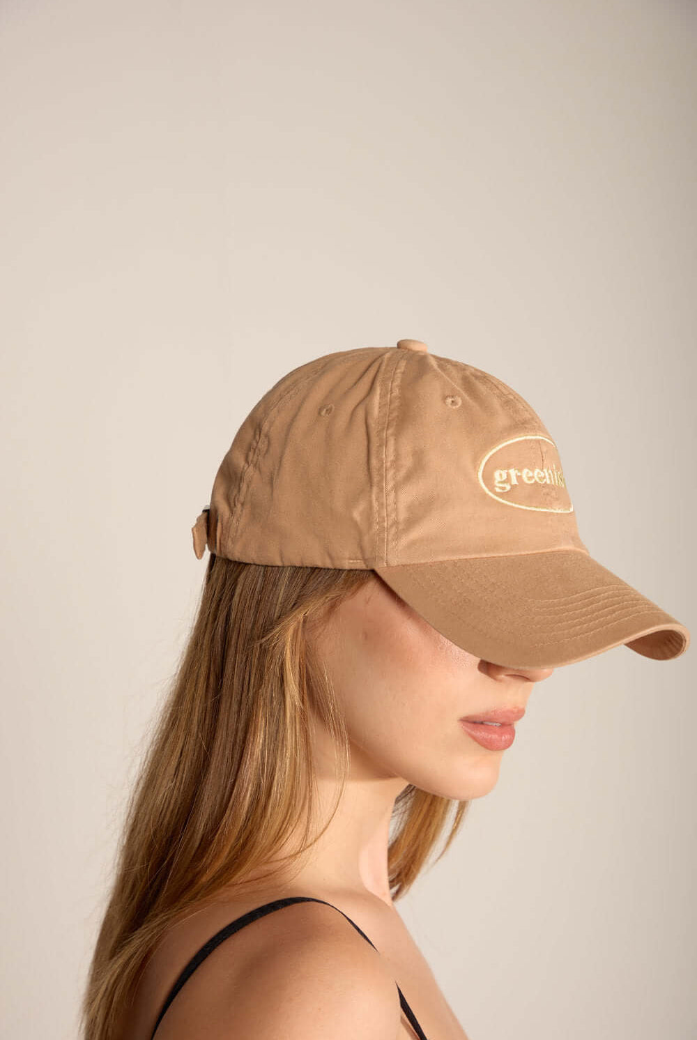 Boné Caqui Greenish com novo logo, estilo prático e confortável para o dia a dia.