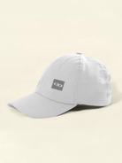 Boné básico logo branco da marca Greenish, estilo moderno e casual, ideal para uso diário.