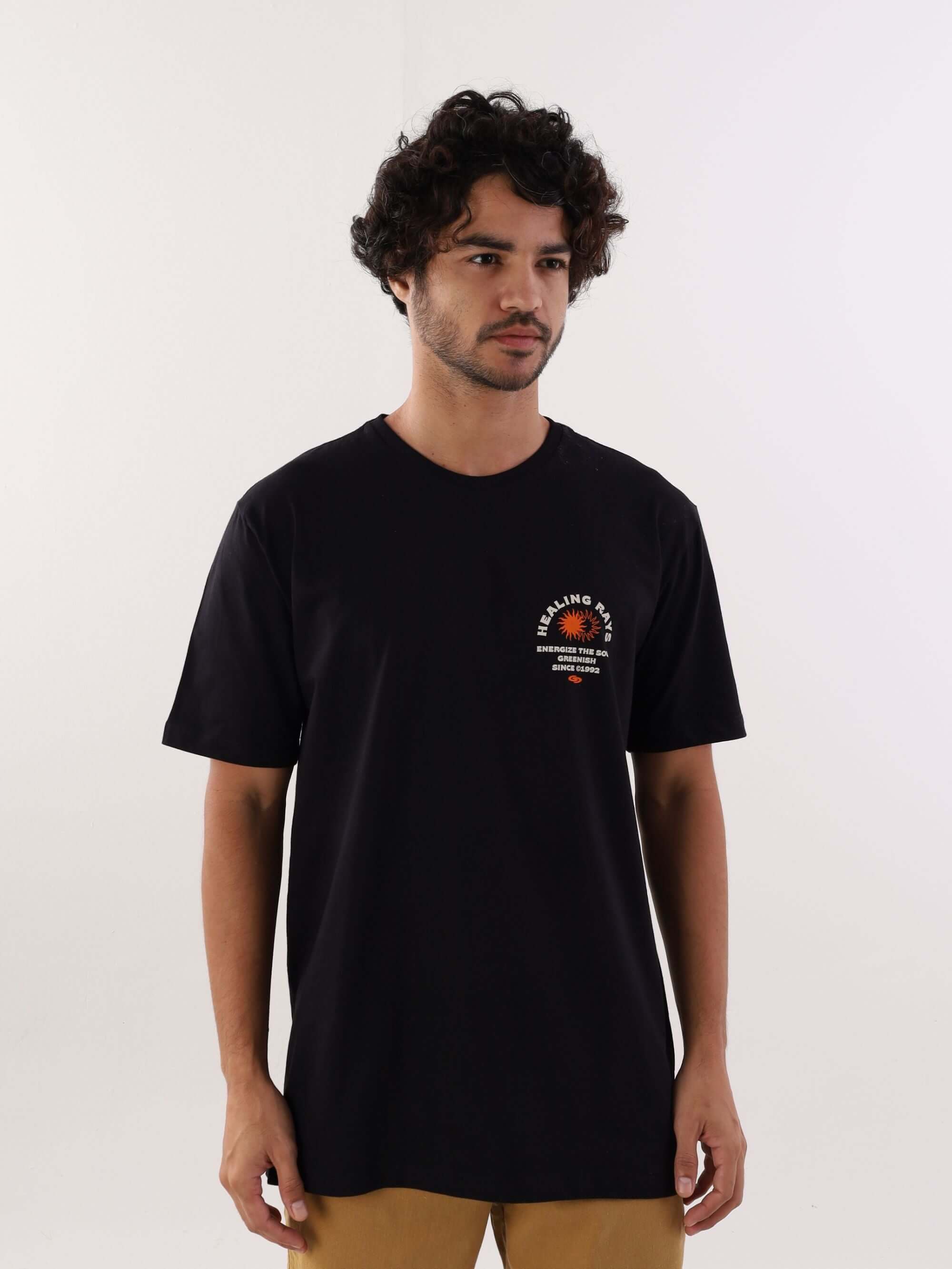Camiseta Healing Rays preta da Greenish, estilo casual e moderno, ideal para o dia a dia.