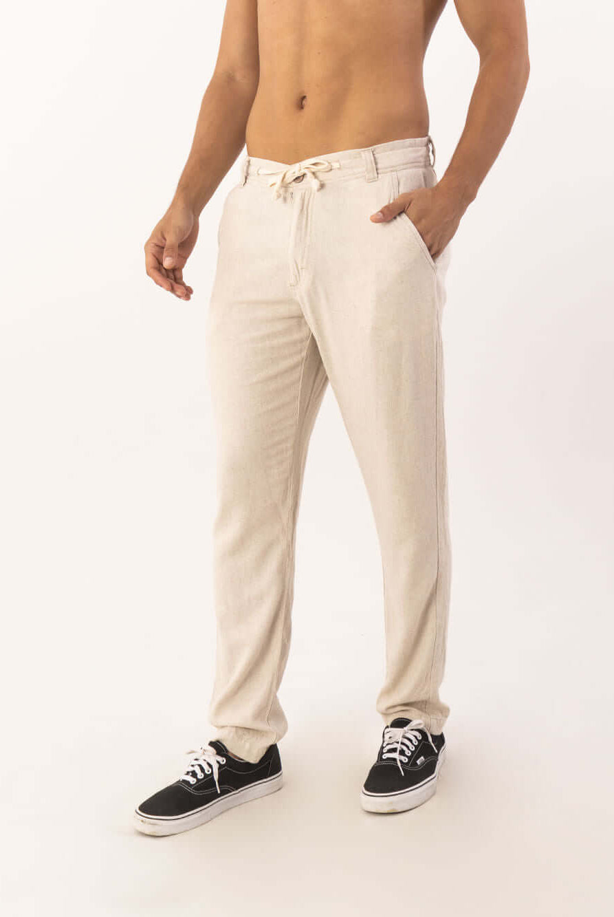 Calça Linen Relax da Greenish em linho natural, com cós elástico e modelagem reta, ideal para looks casuais.