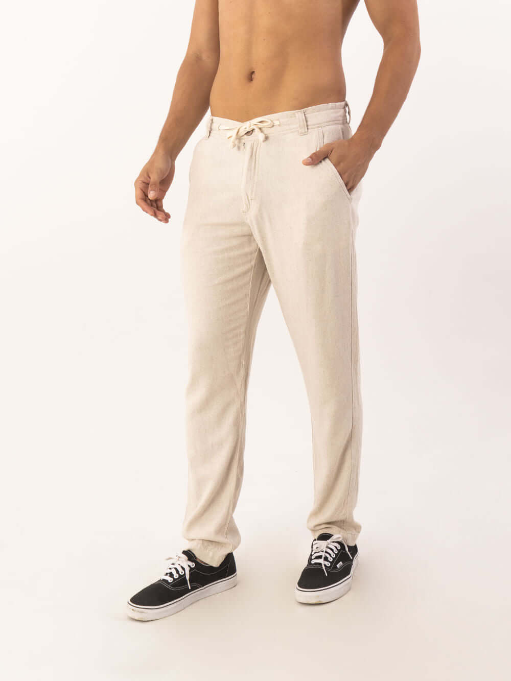 Calça Linen Relax da Greenish em linho natural, com cós elástico e modelagem reta, ideal para looks casuais.
