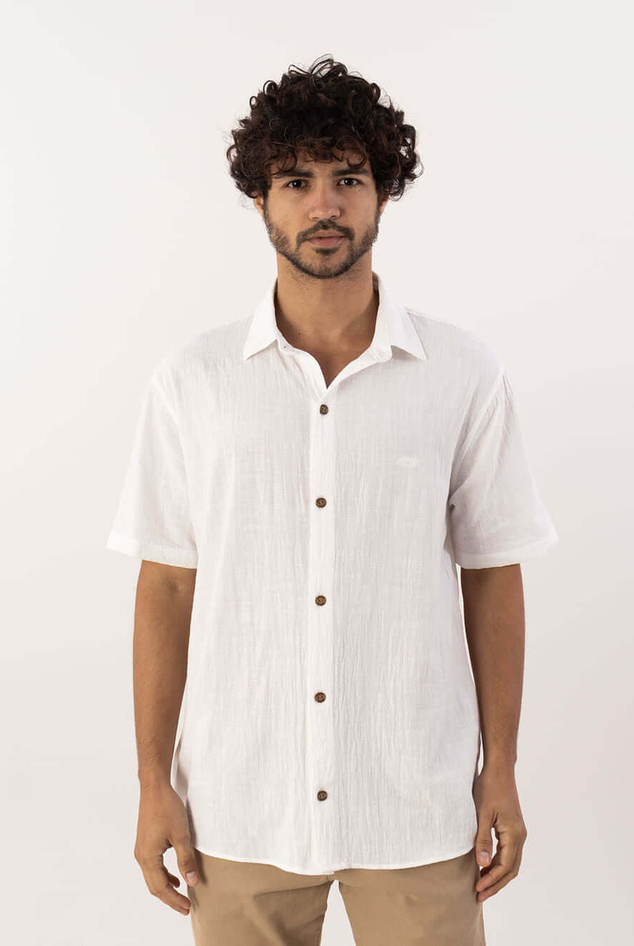 Camisa botão Ridge off white da Greenish, modelo com botões e corte moderno, ideal para looks casuais.