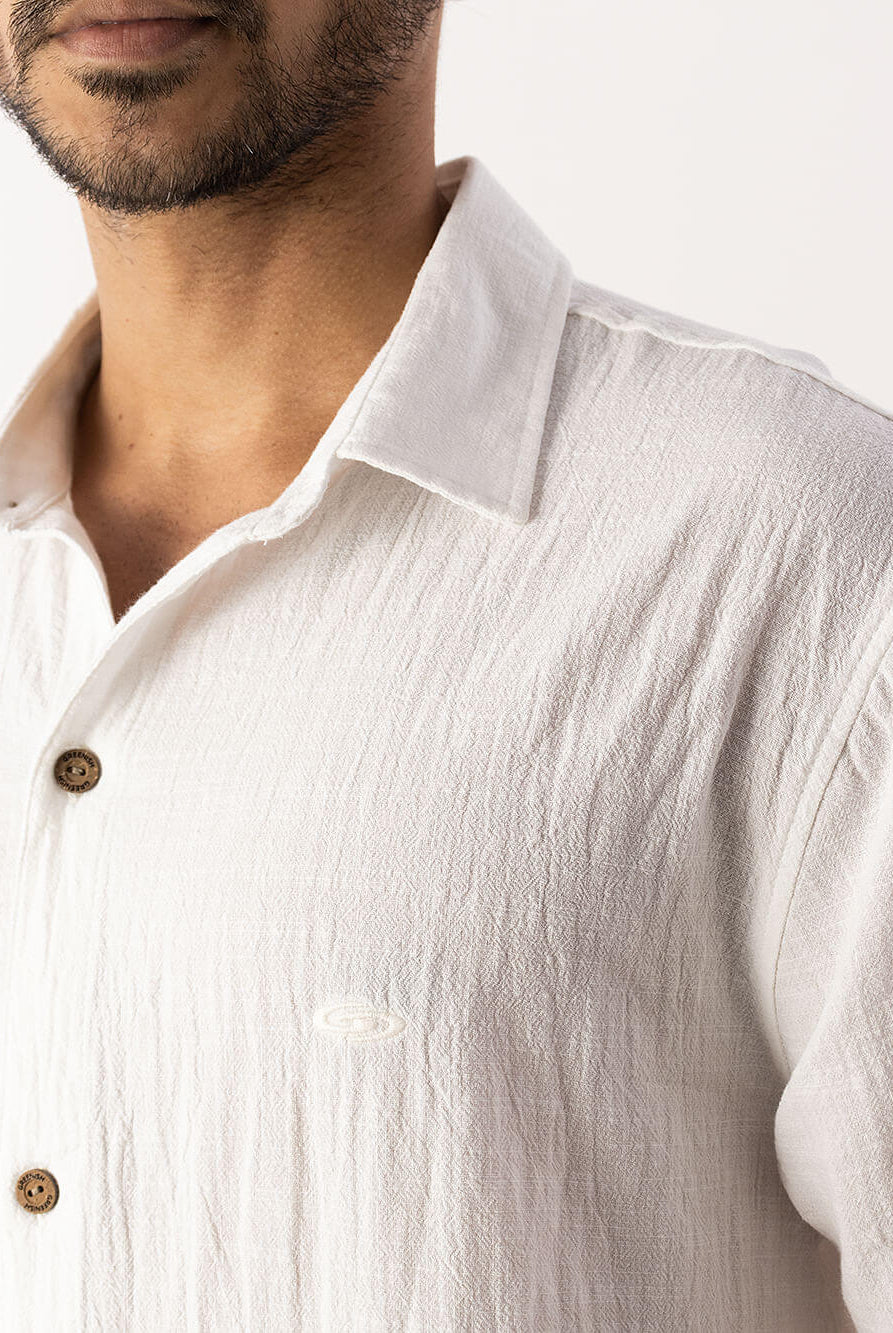 Camisa Ridge off white da Greenish, com botões e textura leve, ideal para estilo casual e confortável.