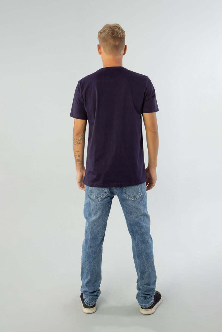 Camiseta Pima Cotton ultra comfort azul marinho Greenish vista traseira, estilo básico e confortável.