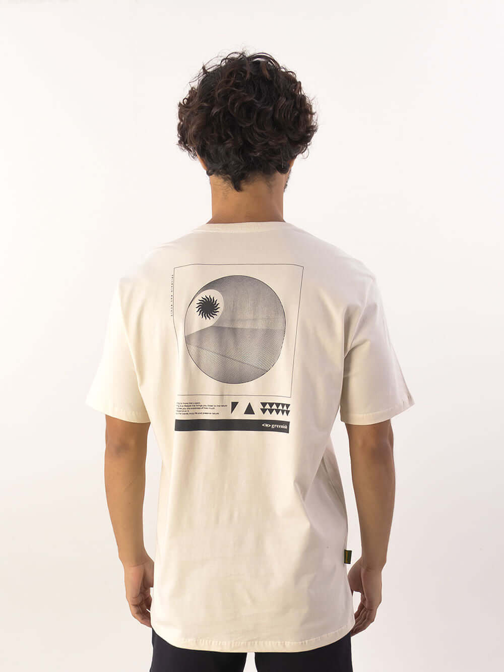 Camiseta Surfing Surf Lines Beige da marca Greenish, vista pela parte de trás, com estampa geométrica e confortável.