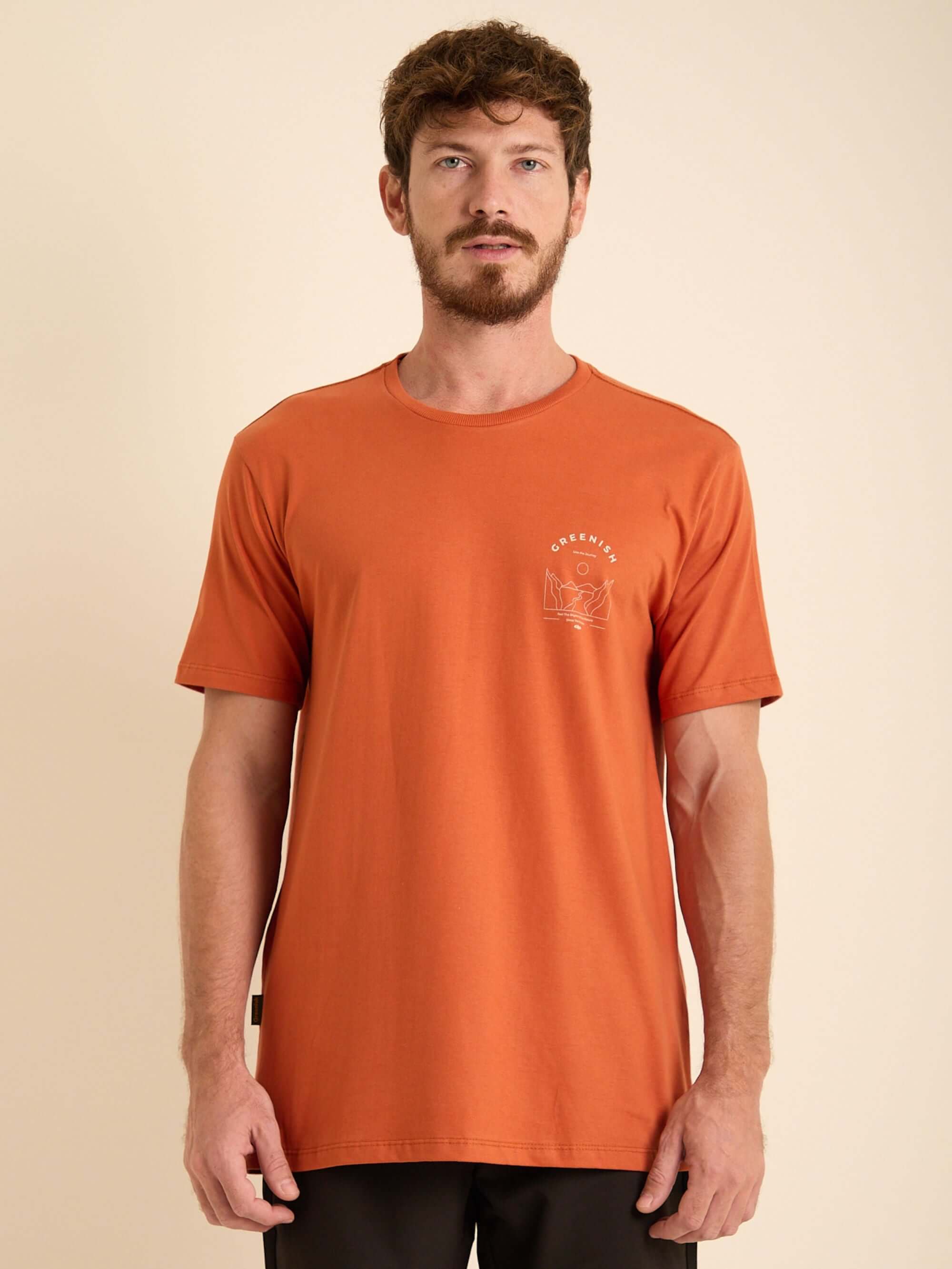 Camiseta Journey da Greenish, em algodão, modelo básico laranja, ideal para looks streetwear e casual.