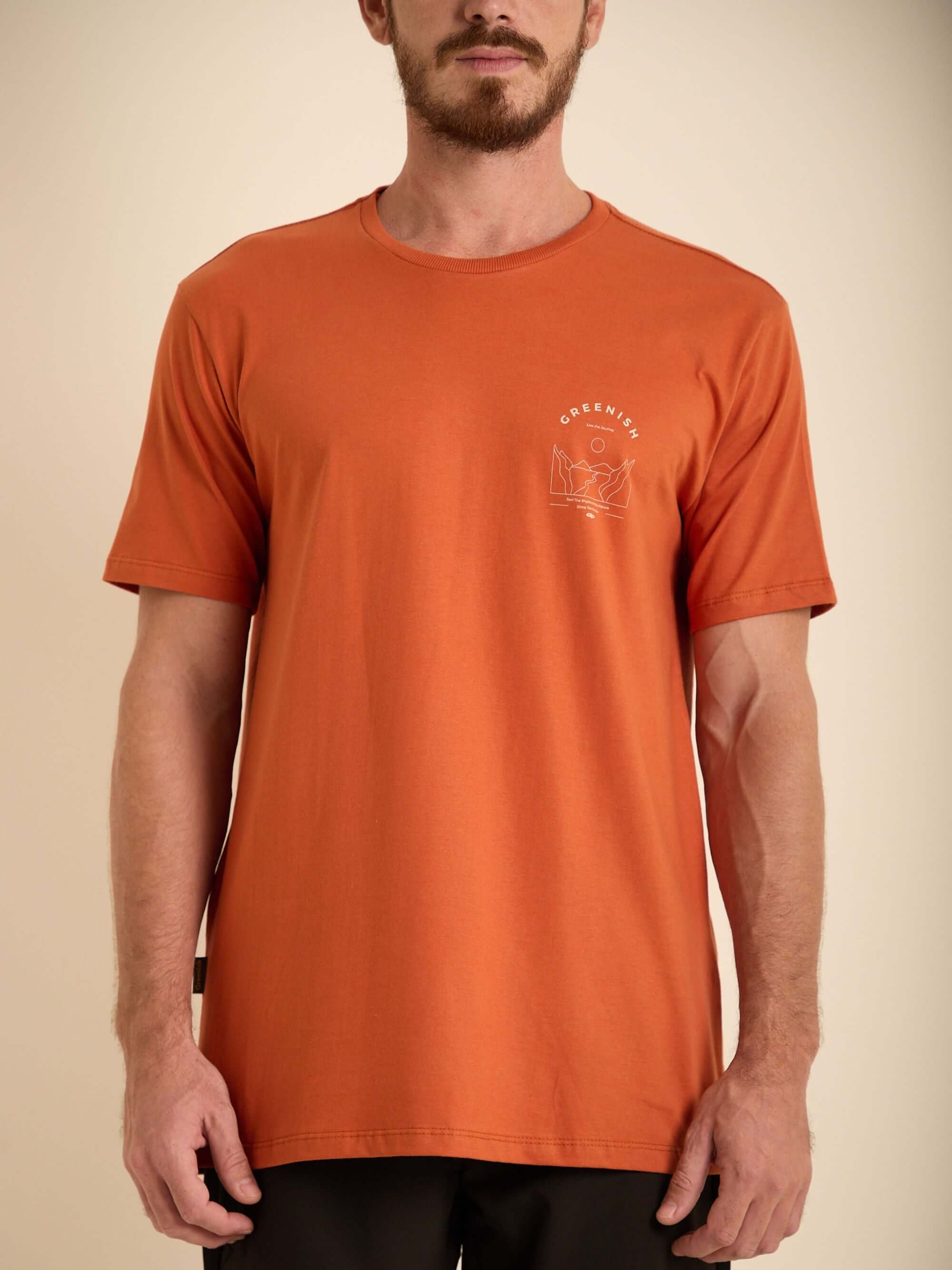 Camiseta Journey da Greenish em laranja, feita em algodão, ideal para looks casuais e streetwear.