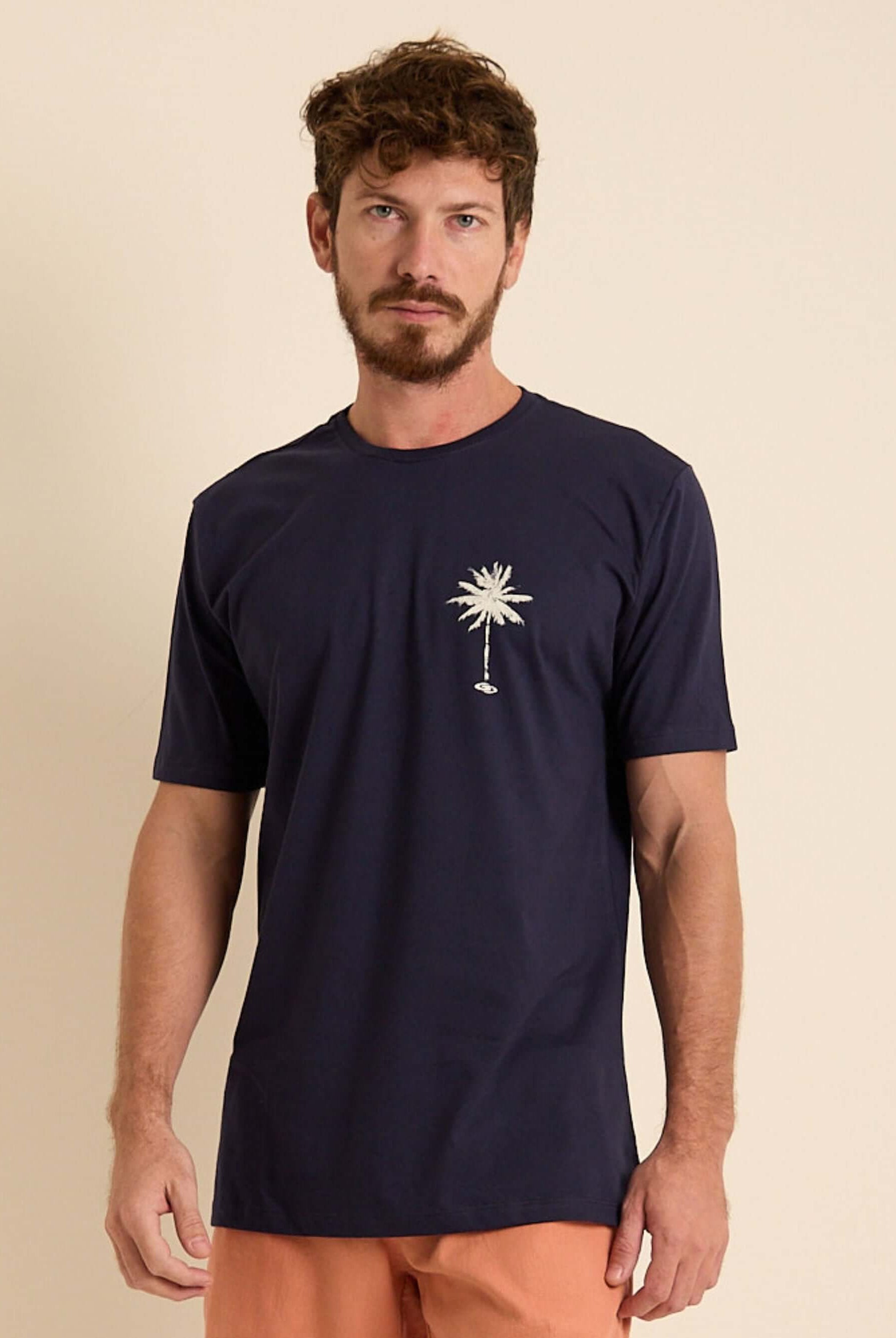 Camiseta azul marinho Greenish com estampa de palmeira, modelagem clássica, 100% algodão e ideal para o dia a dia.