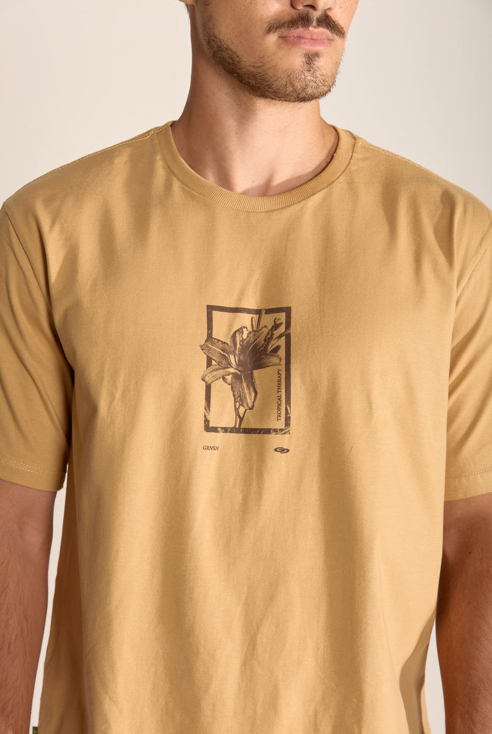 Camiseta Greenish Tropical Therapy - Caqui