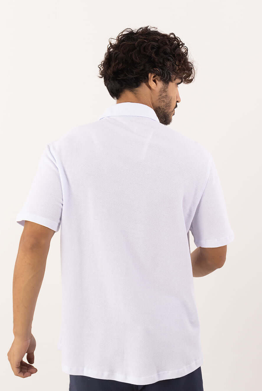 Camisa Botão Air branca da Greenish vista de costas, ideal para ocasiões formais e sobreposições.