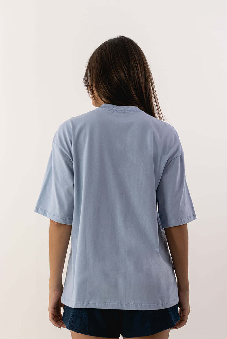 Camiseta oversized azul da marca Greenish, vista traseira, estilo descontraído e confortável.
