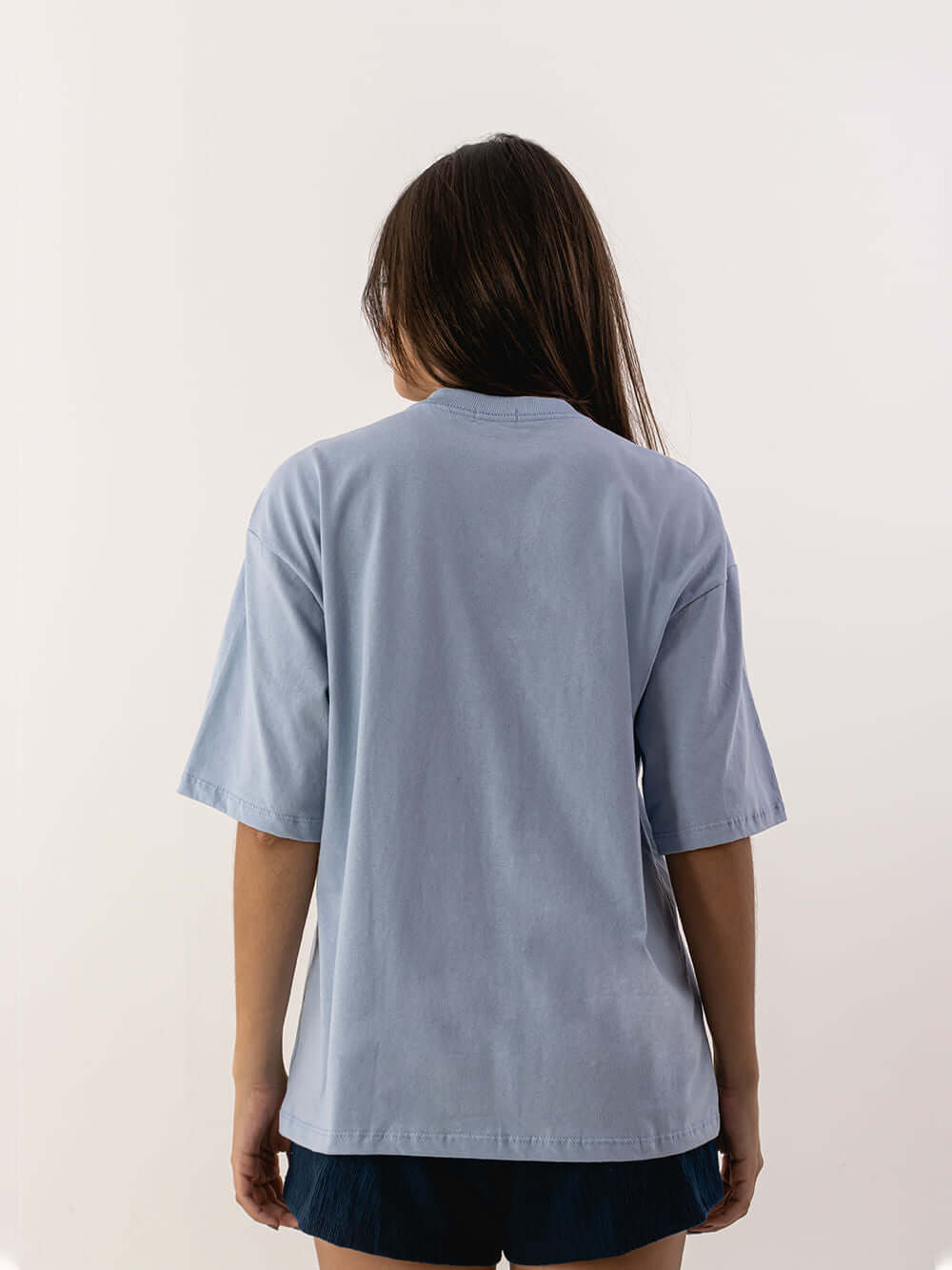 Camiseta oversized azul da marca Greenish, vista traseira, estilo descontraído e confortável.