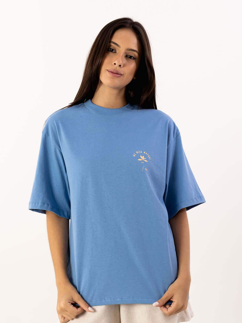 Camiseta oversized azul vivo da Greenish, perfeita para um estilo urbano e confortável.