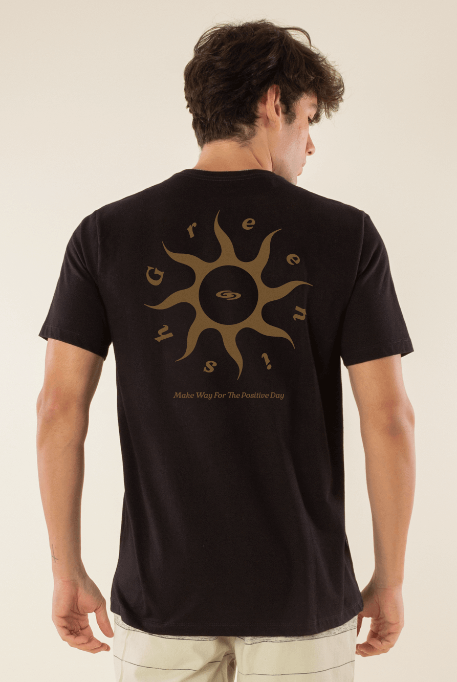 Camiseta Sunshine preta da Greenish com design original e estampa sun, conforto e estilo inconfundíveis.
