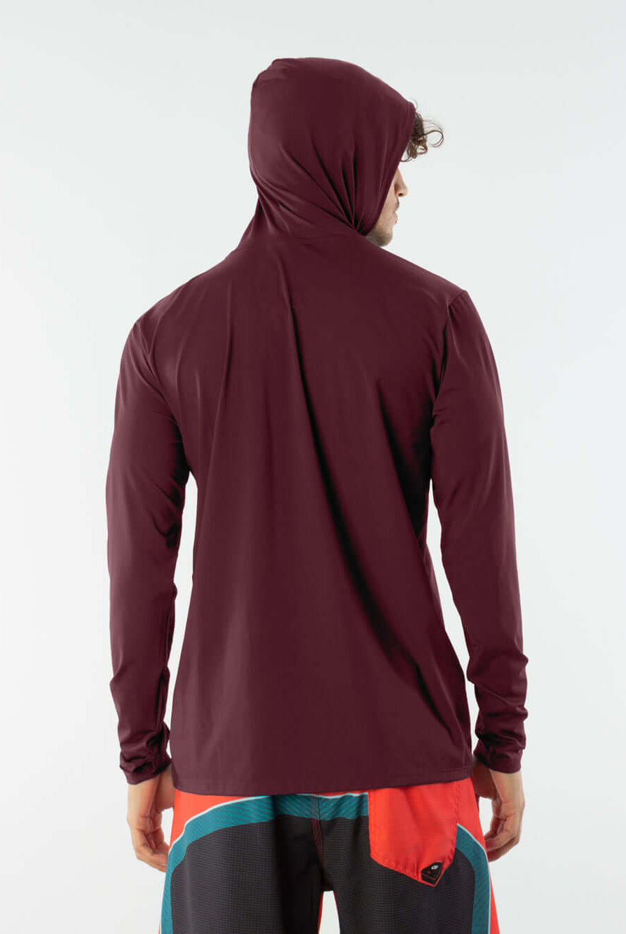 Camisa UV com capuz Bordô da Greenish, ideal para atividades ao ar livre com proteção solar.