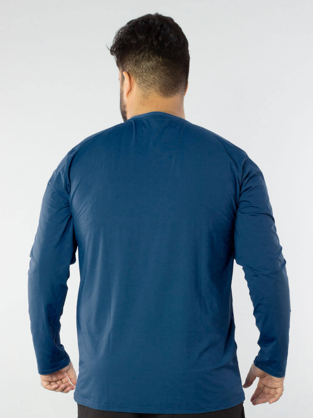 Camisa UV Manga Longa Basic azul marinho da Greenish, ideal para atividades ao ar livre e proteção solar.