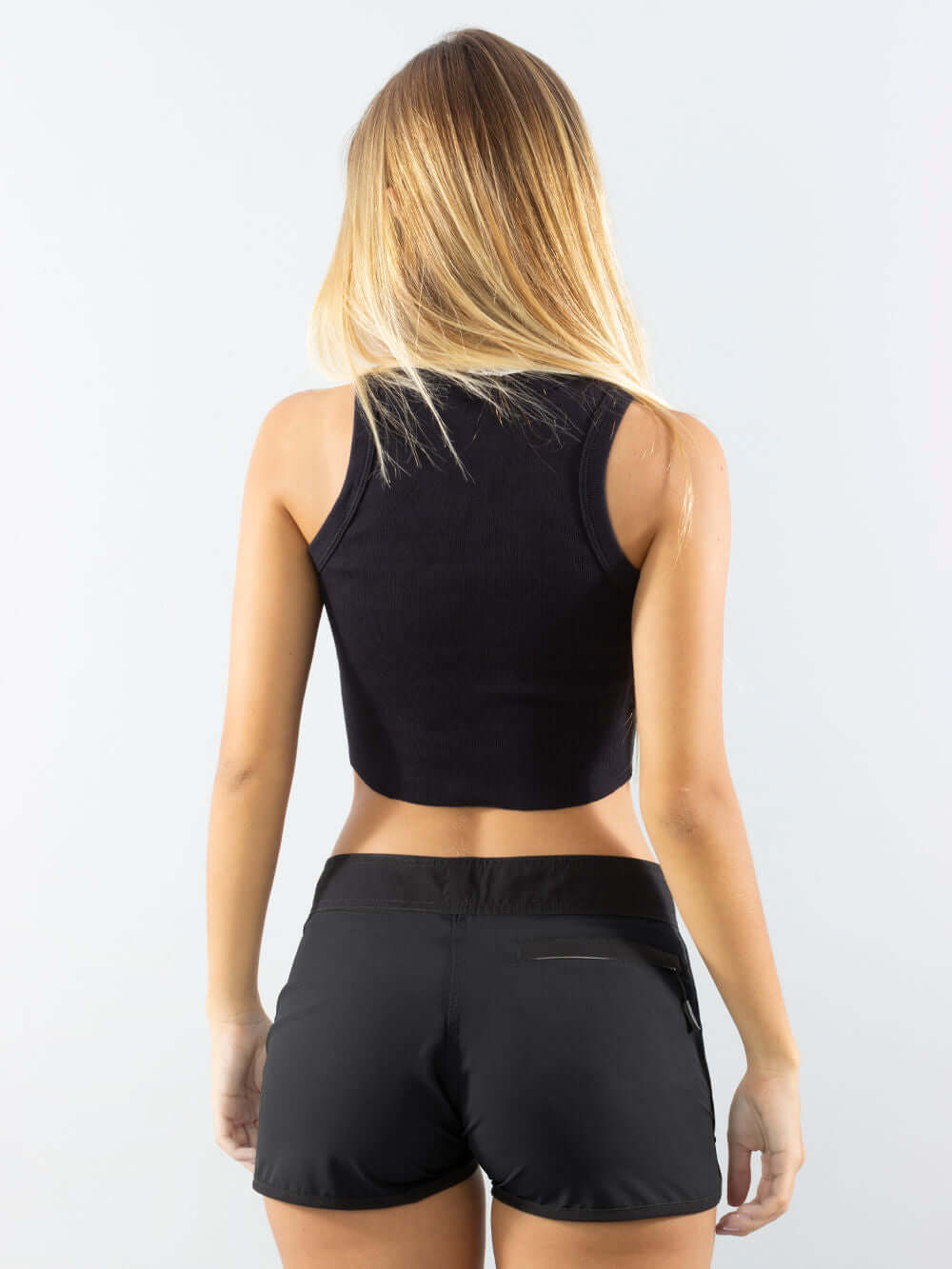 Short feminino preto da marca Greenish, perfeito para o verão e atividades ao ar livre.