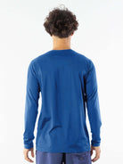 Camisa UV Manga Longa Basic Azul da Greenish, vista traseira, ideal para proteção solar em atividades ao ar livre.