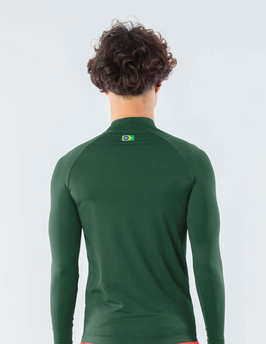 Camiseta UV Manga Longa Logotipia Verde da Greenish, ideal para esportes aquáticos, garantindo conforto e proteção UV.