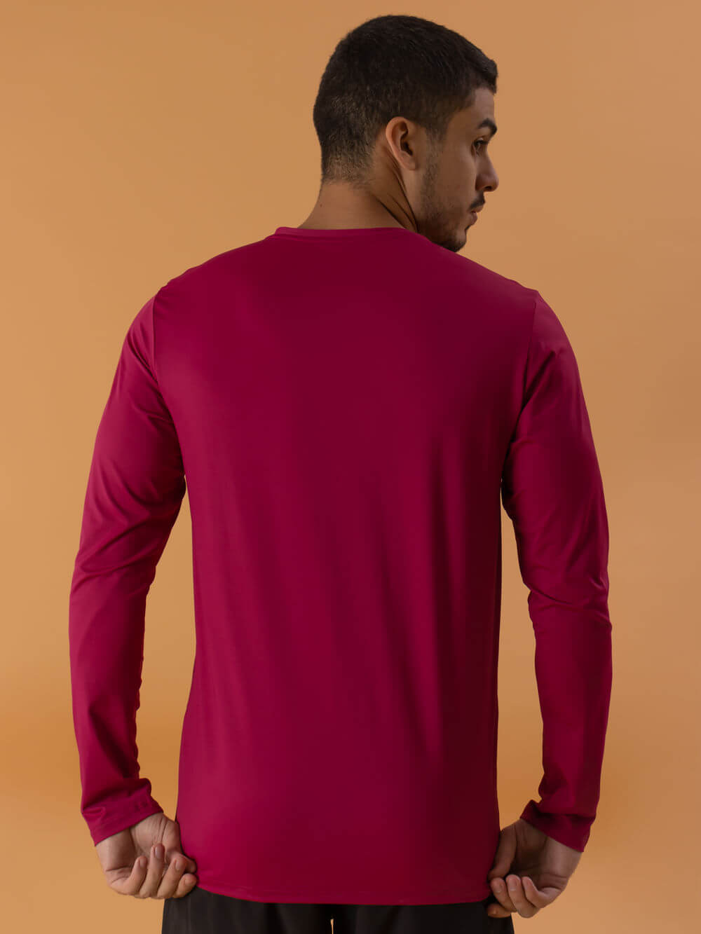 Camisa UV Basic Bordo da Greenish, ideal para exercícios ao ar livre com proteção solar e conforto.