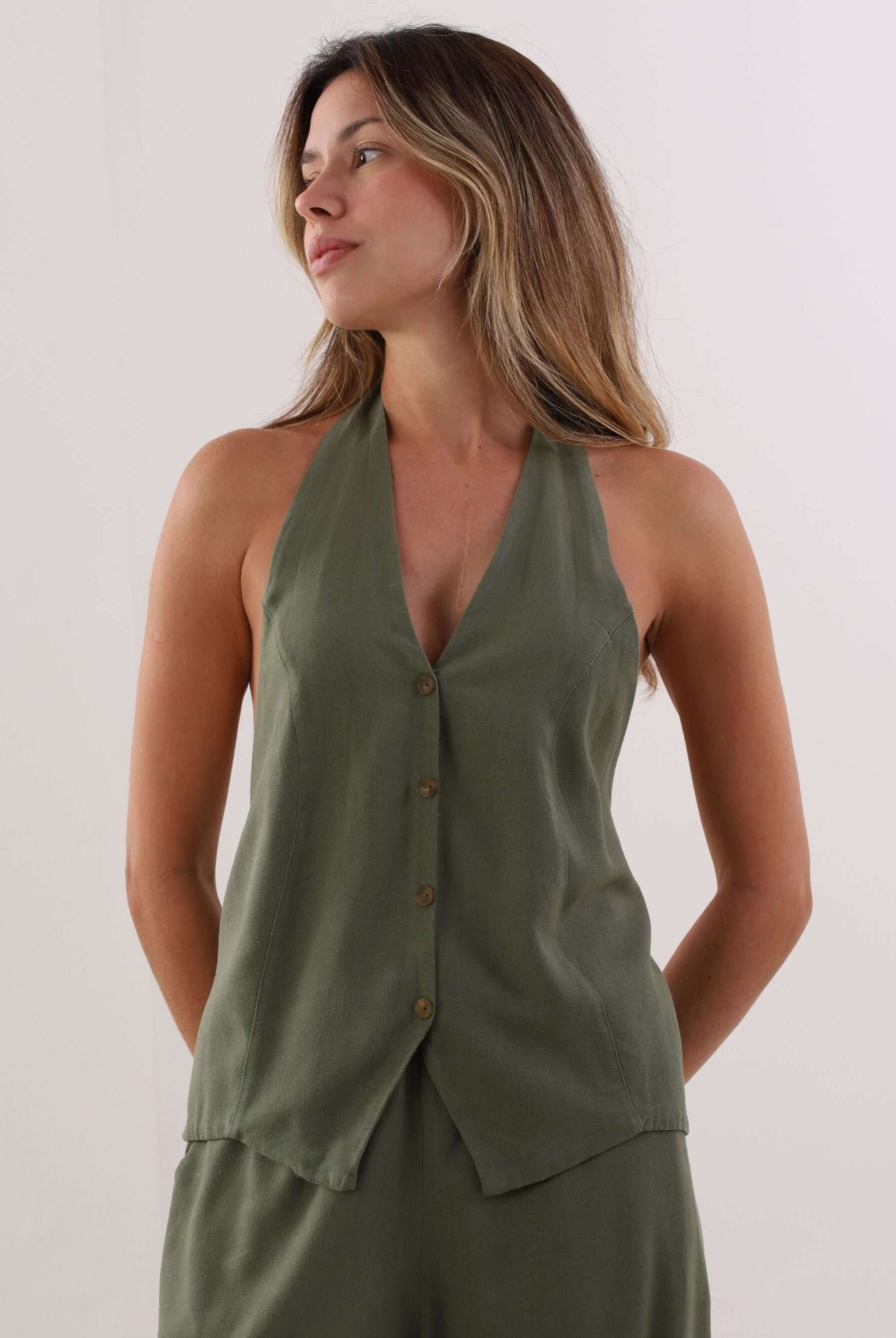 Blusa colete verde escuro Fani da marca Greenish, perfeita para looks frescos e elegantes.